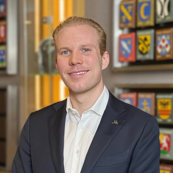 Profilbild von Lars Bentvelzen, im Sechseläuten-Raum des Zürich Marriott Hotel